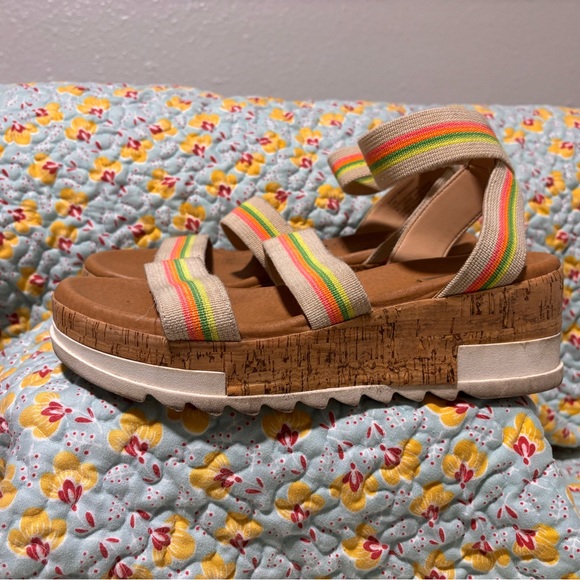Steven Madden Bandi Platform Sandals - Picture 3 of 3